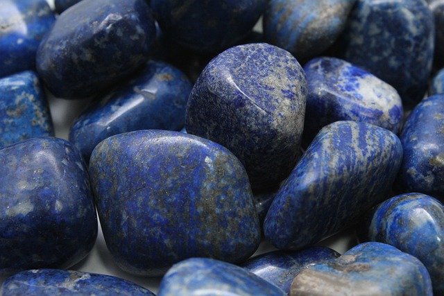 Lapis lazuli bij aura kleur blauw