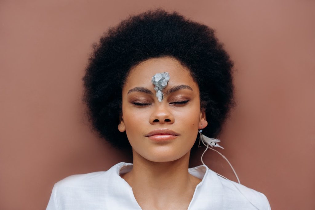 Het verband tussen chakra's en aura's