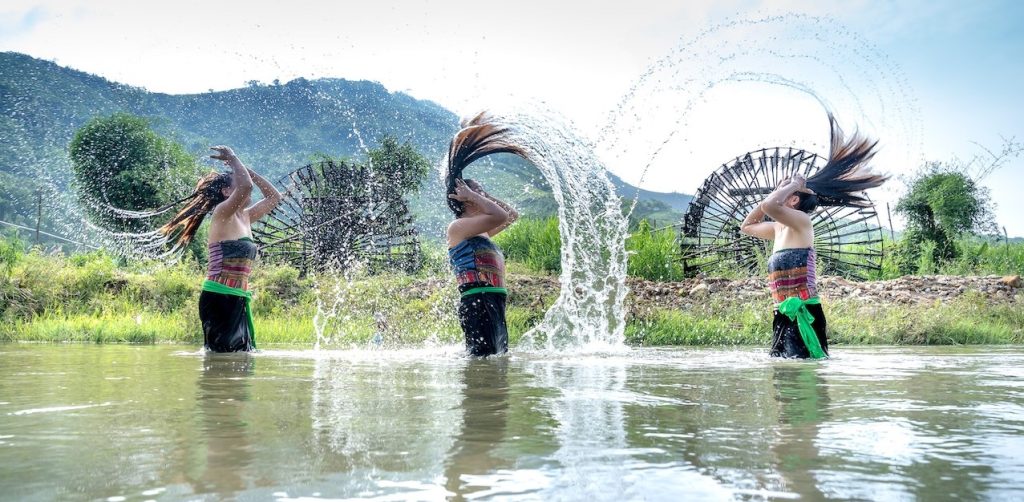 Spelen in het koude water