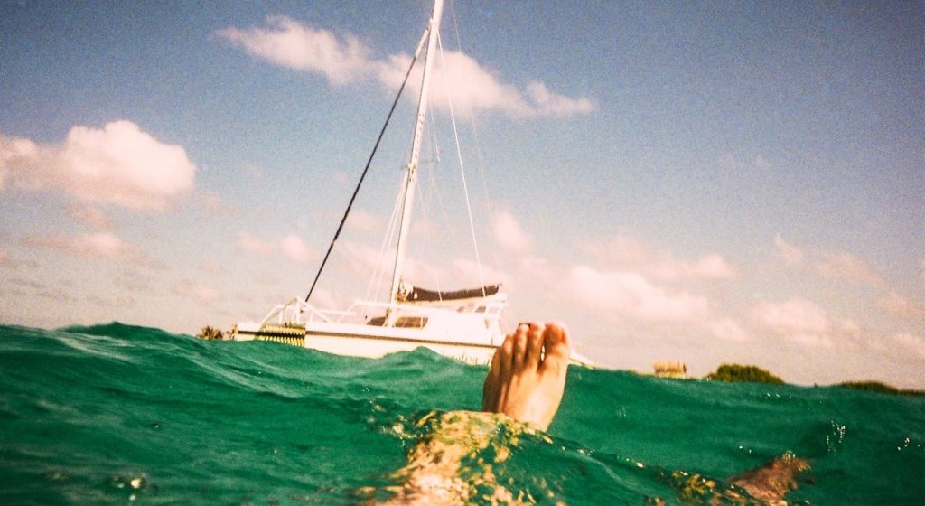 duurzame bootreis zeilboot zwemmen