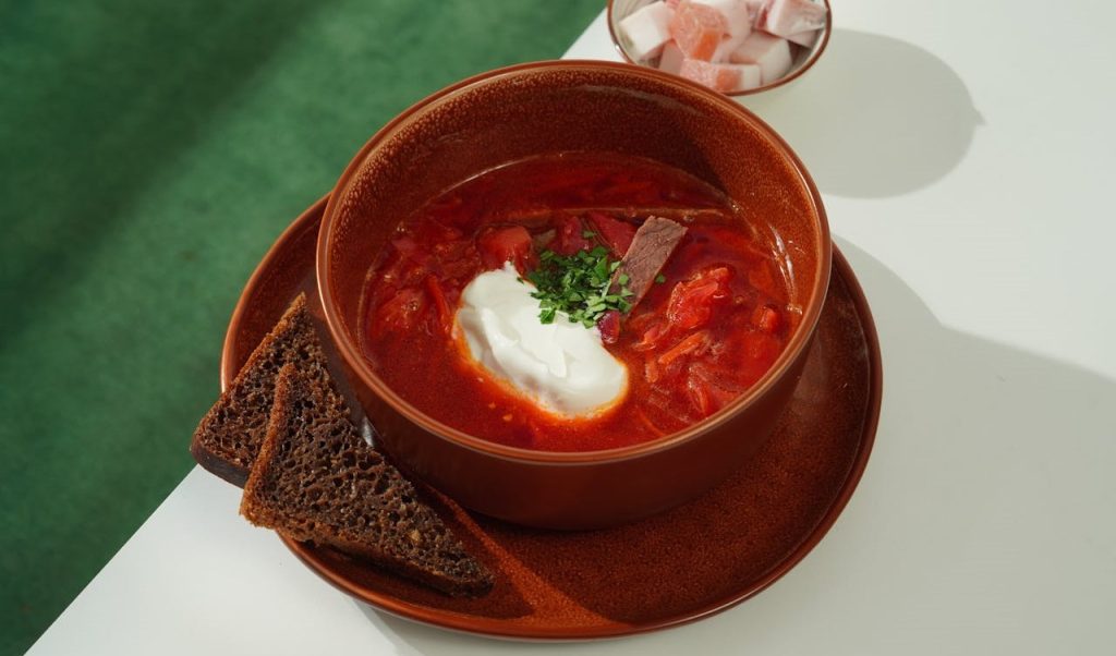 Met de auto door Oost-Europa: wat je moet weten over de lokale keuken